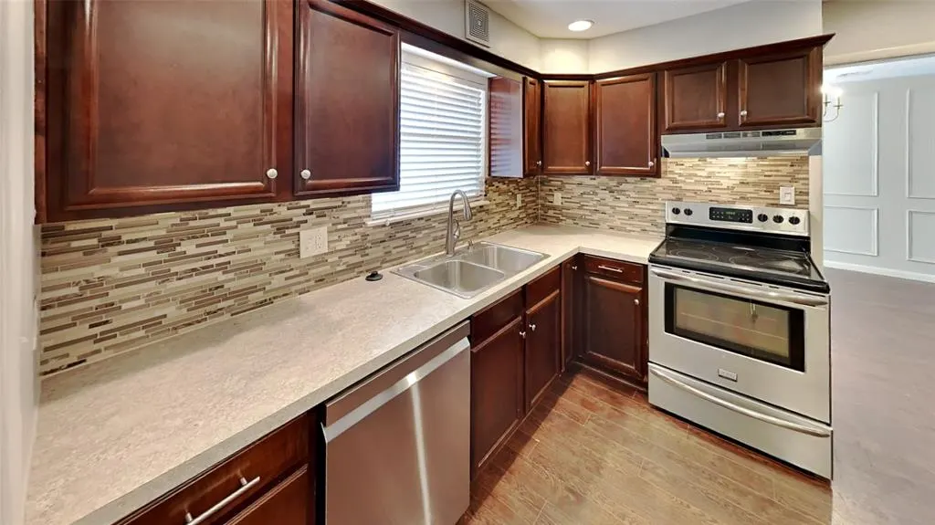 Photo 10 — 2820 Northampton Place, Oklahoma City, OK 73120