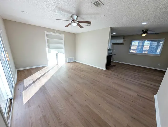 Photo 5 — 7440 NW 6th Street, Oklahoma City, OK 73127