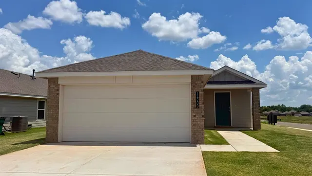 Front exterior — 14200 Trickling Way, Piedmont, OK 73078