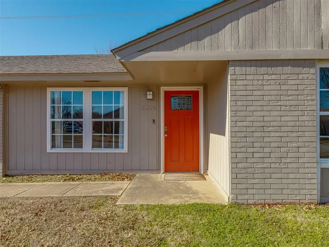 Front exterior — 2124 Oakside Drive, Norman, OK 73071
