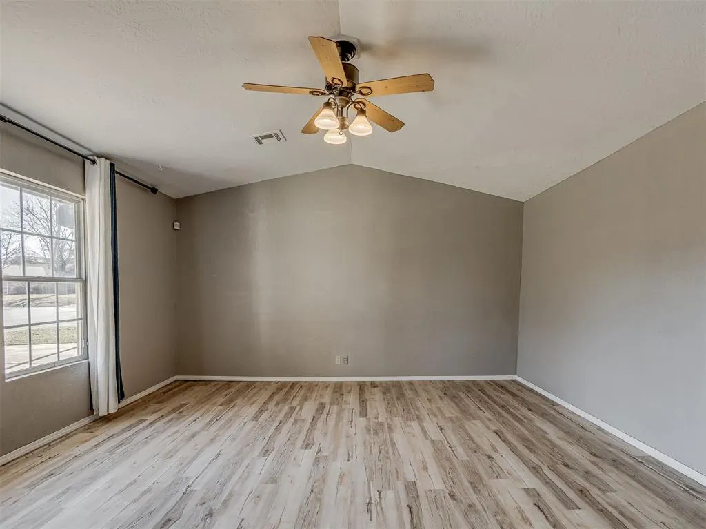 Photo 3 — 2124 Oakside Drive, Norman, OK 73071