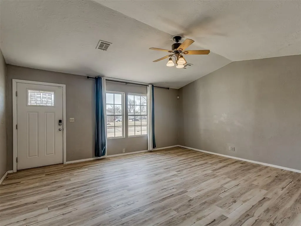 Photo 4 — 2124 Oakside Drive, Norman, OK 73071