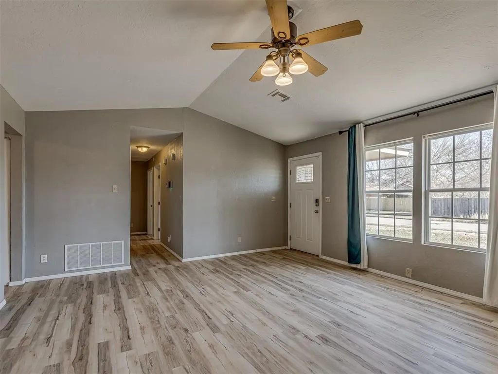 Photo 5 — 2124 Oakside Drive, Norman, OK 73071