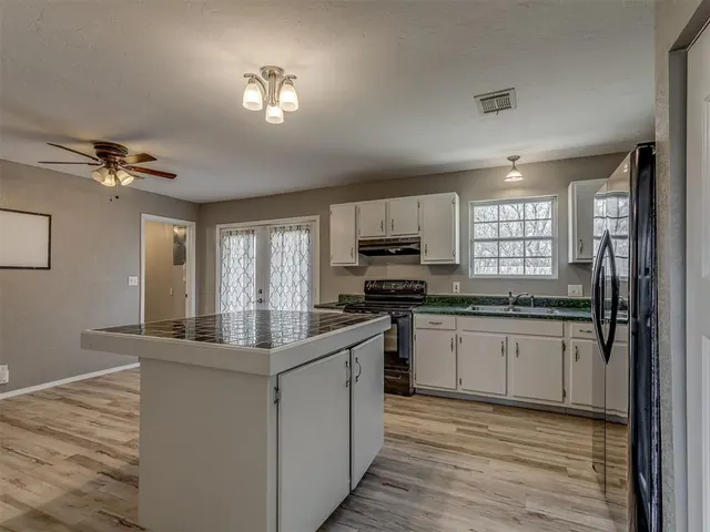 Photo 6 — 2124 Oakside Drive, Norman, OK 73071