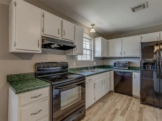 Photo 8 — 2124 Oakside Drive, Norman, OK 73071