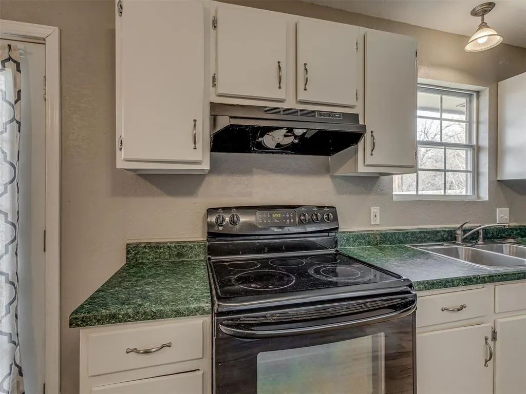 Photo 9 — 2124 Oakside Drive, Norman, OK 73071