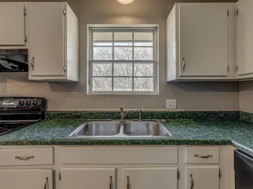 Photo 10 — 2124 Oakside Drive, Norman, OK 73071