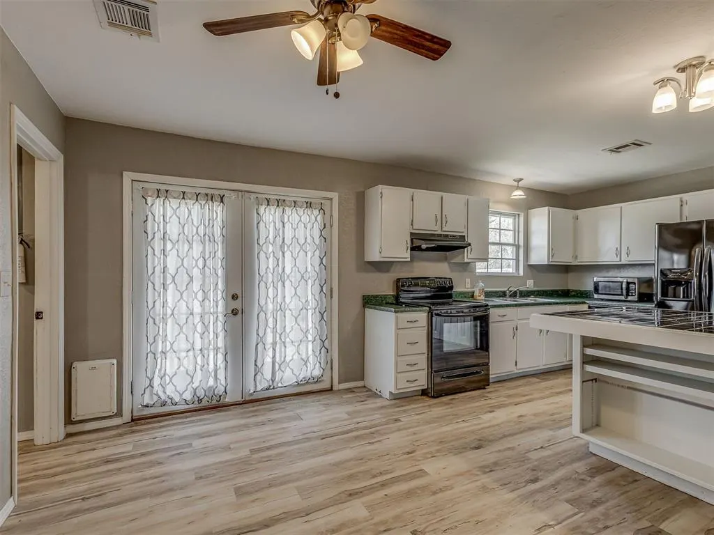 Photo 15 — 2124 Oakside Drive, Norman, OK 73071