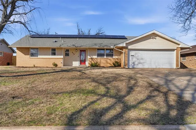 Photo 2 — 212 NE 61st Street, Oklahoma City, OK 73105