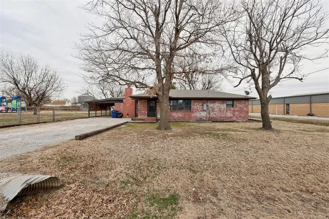 Photo 2 — 204 N Cherry Avenue, Union City, OK 73090