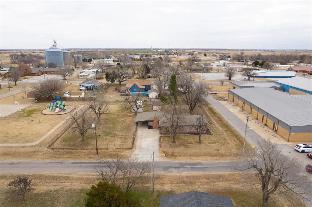 Photo 3 — 204 N Cherry Avenue, Union City, OK 73090