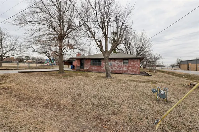Front exterior — 204 N Cherry Avenue, Union City, OK 73090