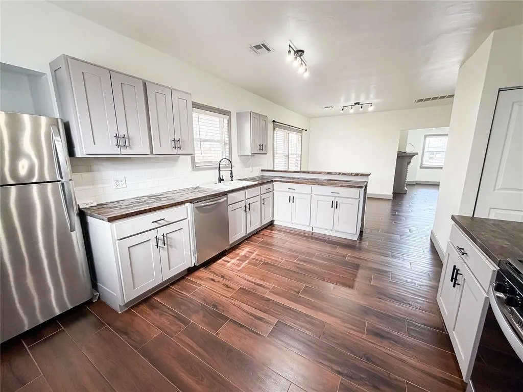 Photo 14 — 2800 NW 12th Street, Oklahoma City, OK 73107