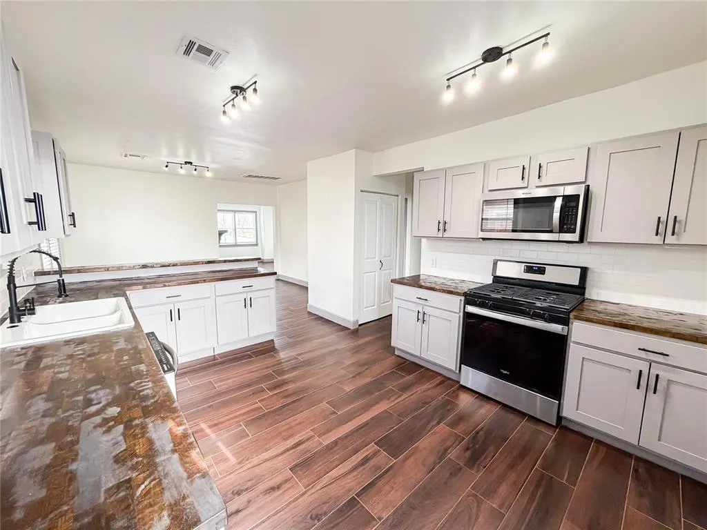 Photo 15 — 2800 NW 12th Street, Oklahoma City, OK 73107