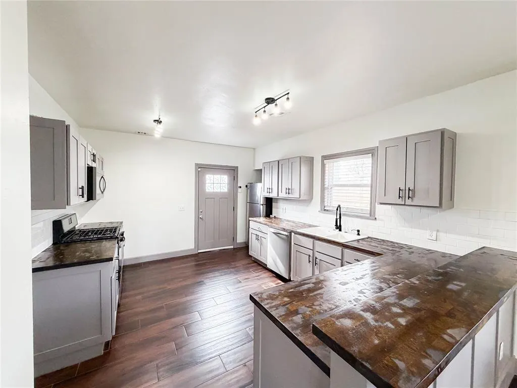 Photo 16 — 2800 NW 12th Street, Oklahoma City, OK 73107