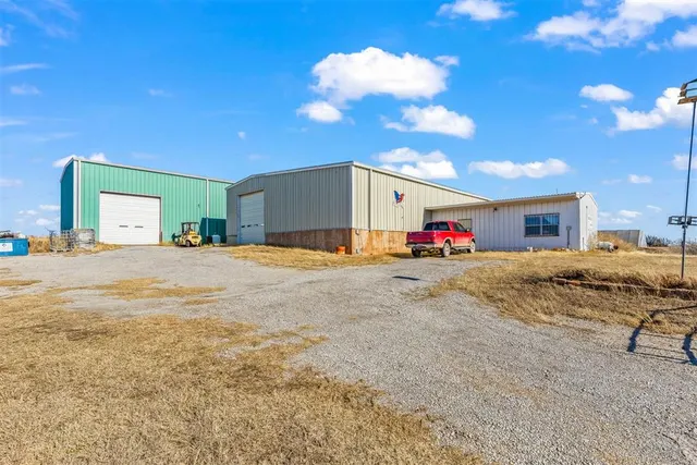 Photo 2 — 1232 County Road 1390, Chickasha, OK 73018