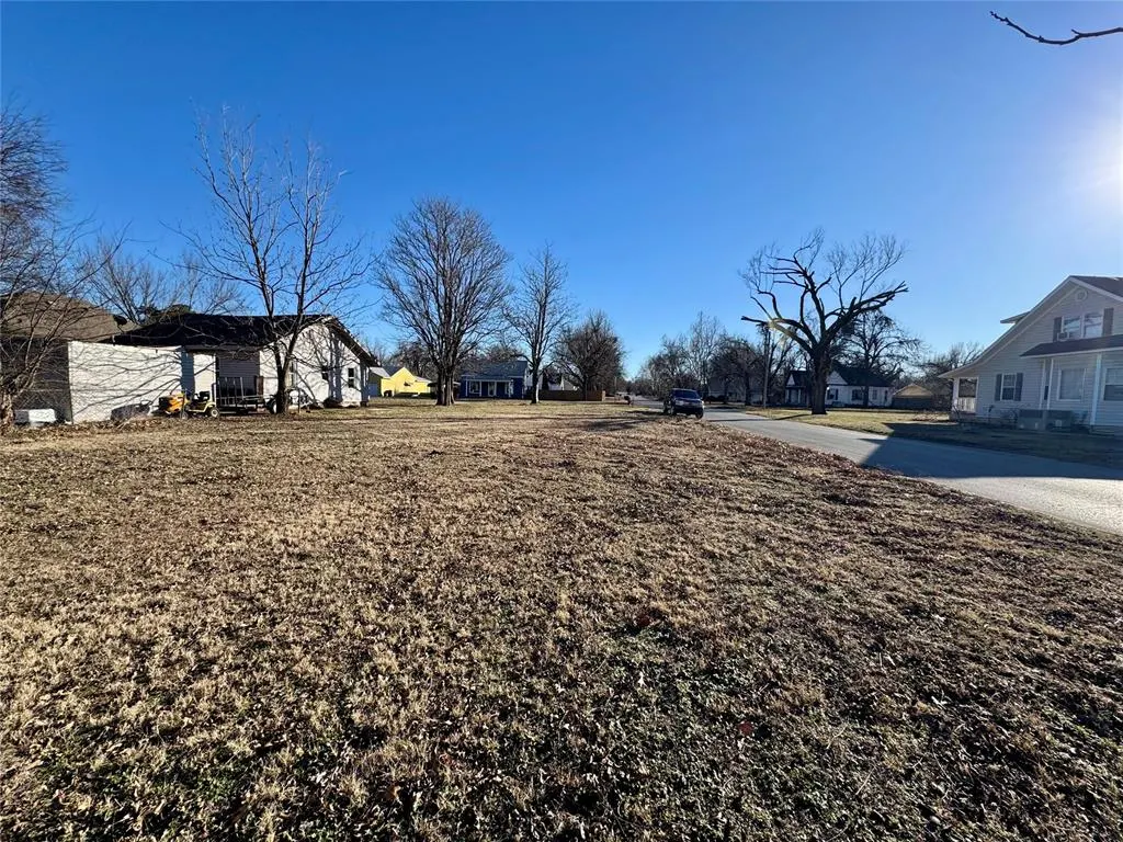 Photo 2 — 1728 W Idaho Avenue, Chickasha, OK 73018