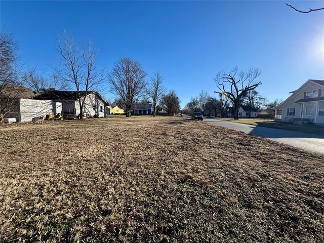 Photo 2 — 1728 W Idaho Avenue, Chickasha, OK 73018