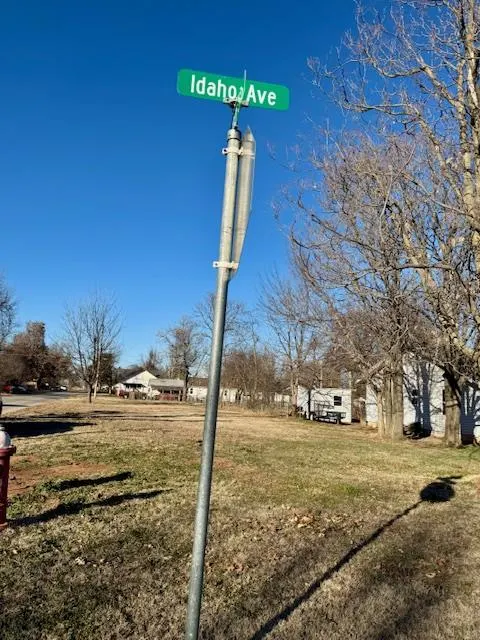 Photo 3 — 1728 W Idaho Avenue, Chickasha, OK 73018