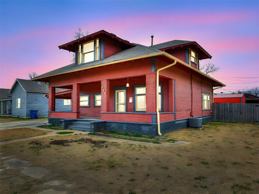 Front exterior — 424 W 7th Street, Stroud, OK 74079