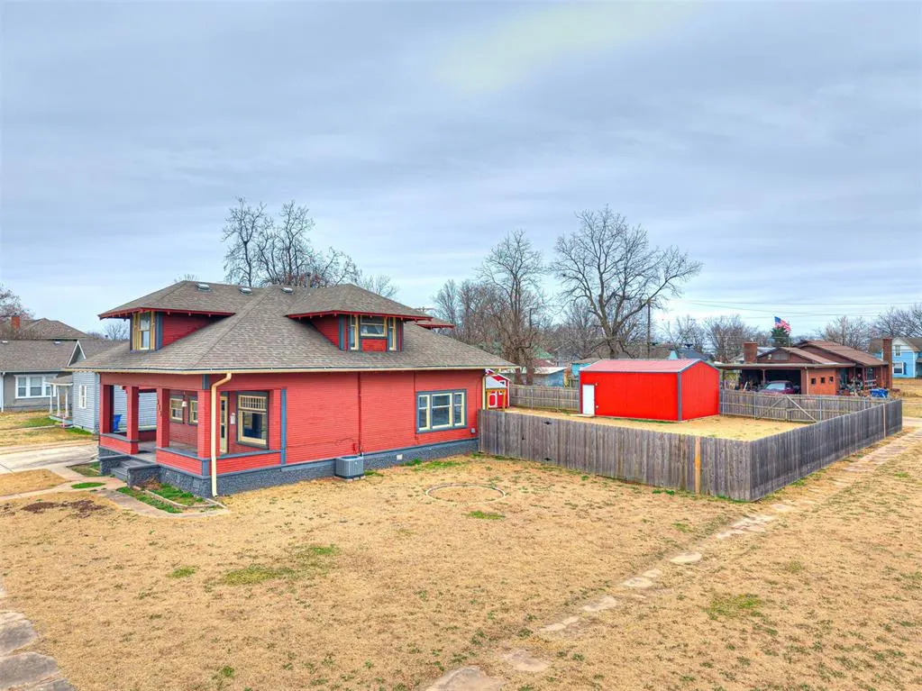 Photo 6 — 424 W 7th Street, Stroud, OK 74079
