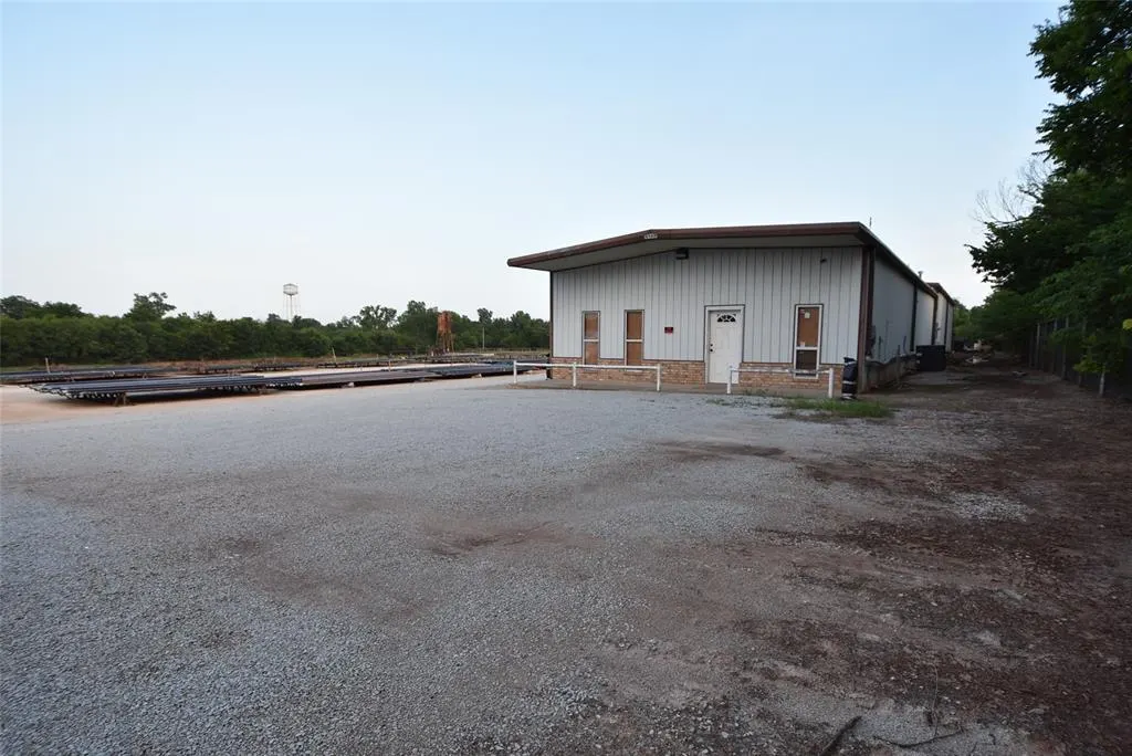 Photo 2 — 701 W Broadway Avenue, Seminole, OK 74868