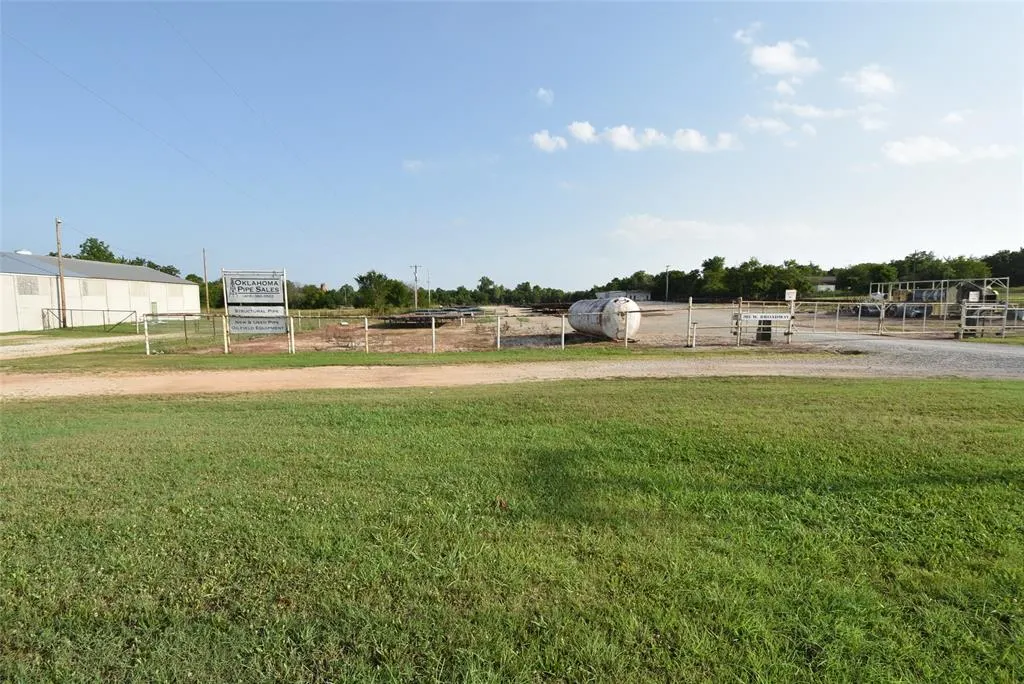 Photo 4 — 701 W Broadway Avenue, Seminole, OK 74868