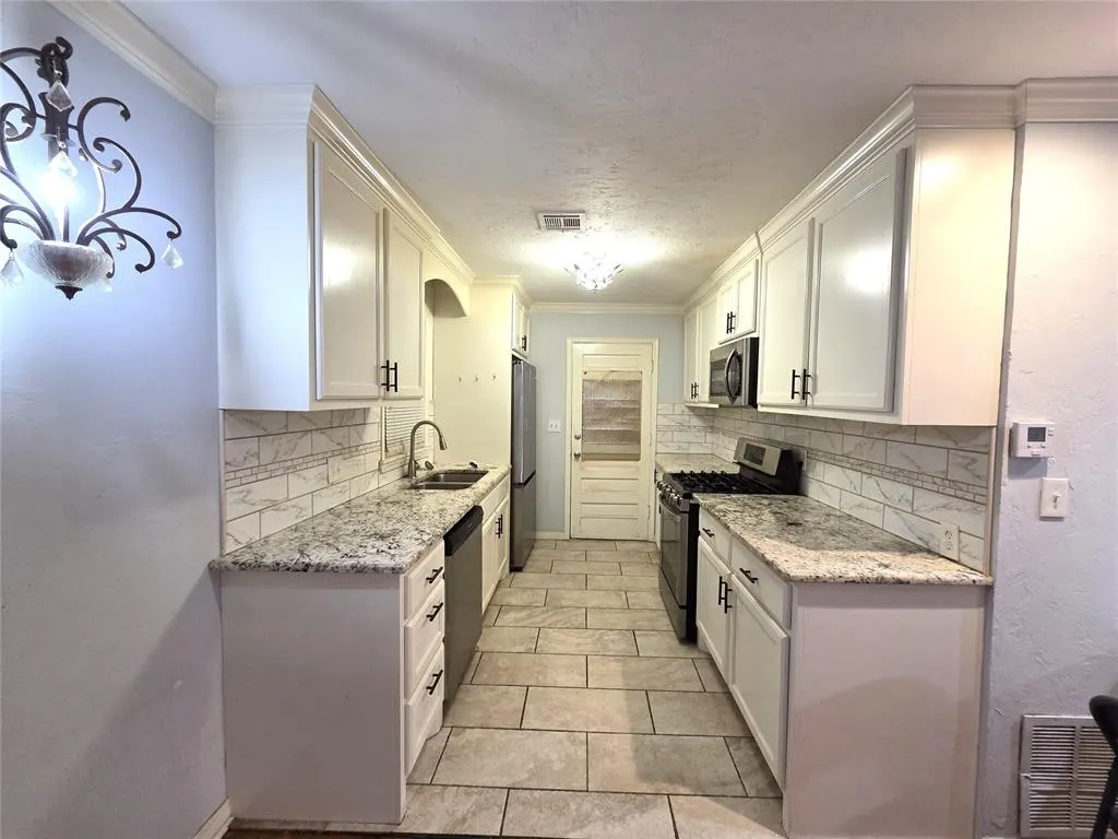 Photo 6 — 4701 N Independence Avenue, Oklahoma City, OK 73112