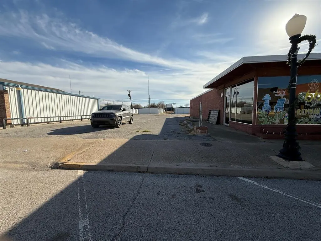 Photo 4 — 518 W Main Street, Stroud, OK 74079