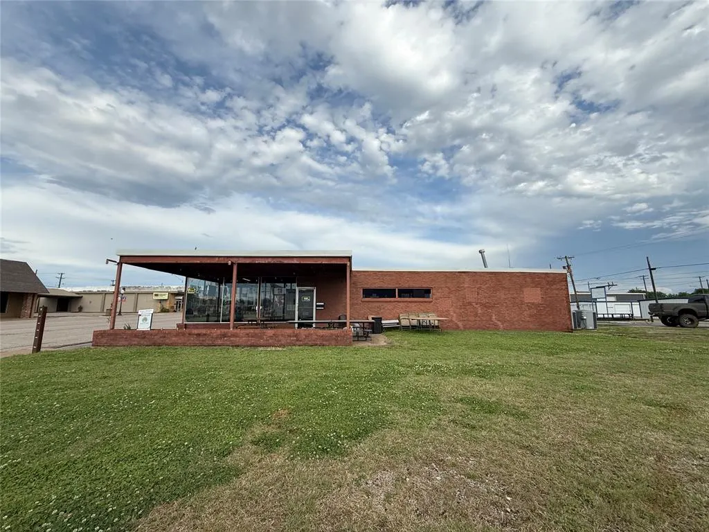 Photo 16 — 518 W Main Street, Stroud, OK 74079