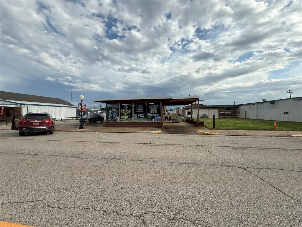 Photo 17 — 518 W Main Street, Stroud, OK 74079