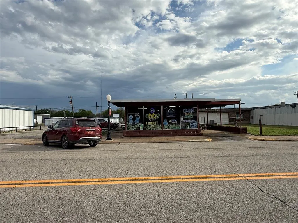Photo 18 — 518 W Main Street, Stroud, OK 74079