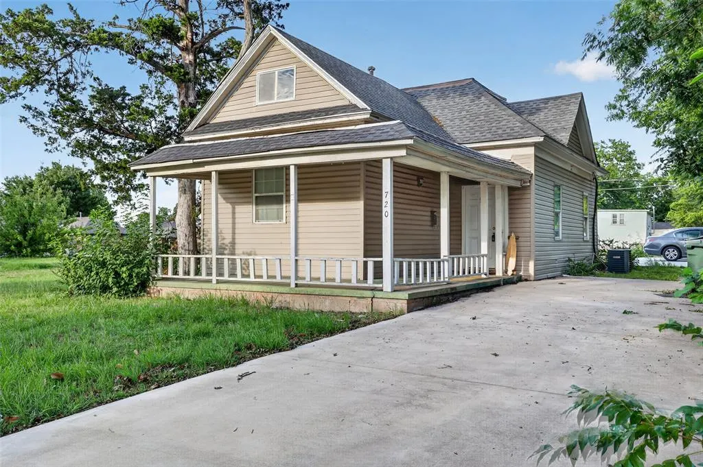 Photo 4 — 720 N Boulevard Street, Edmond, OK 73034