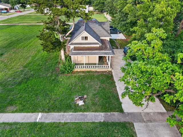 Photo 2 — 720 N Boulevard Street, Edmond, OK 73034