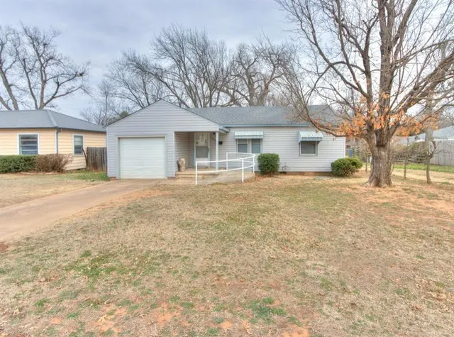 Front exterior — 120 N 17th Street, Chickasha, OK 73018