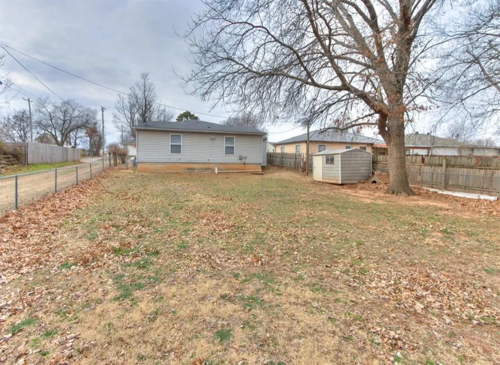 Photo 4 — 120 N 17th Street, Chickasha, OK 73018