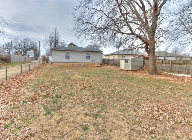 Photo 4 — 120 N 17th Street, Chickasha, OK 73018