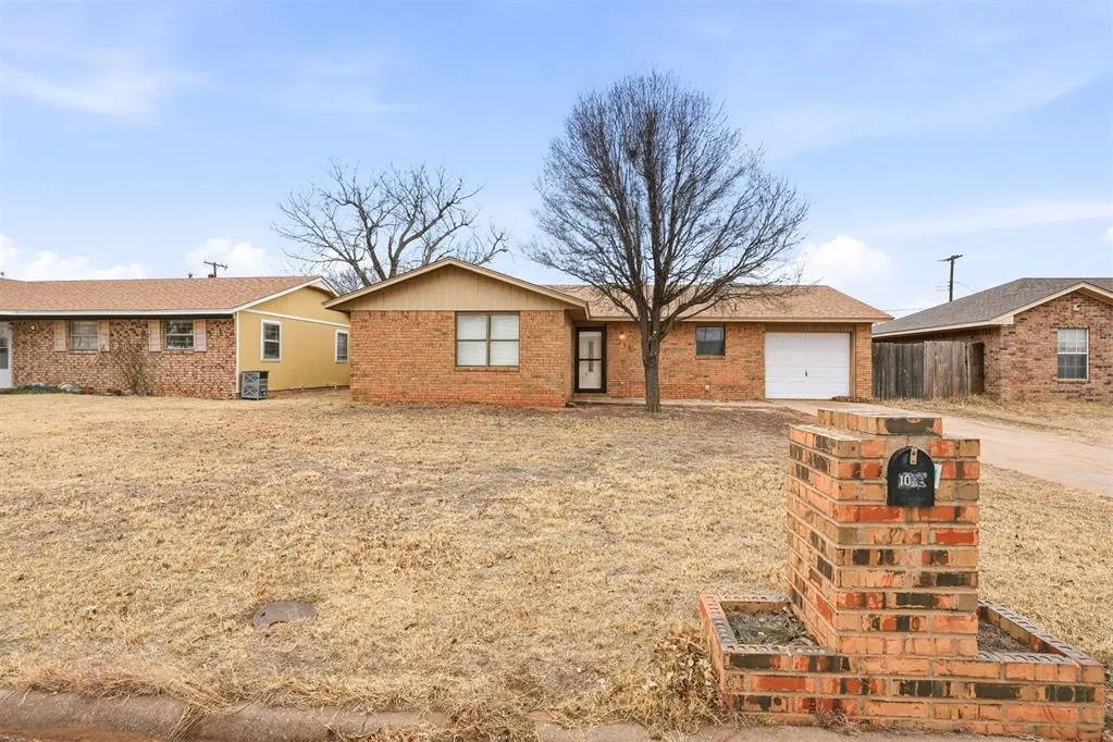 Front exterior — 1009 Stewart Street, Altus, OK 73521