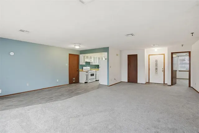 Photo 8 — 1009 Stewart Street, Altus, OK 73521