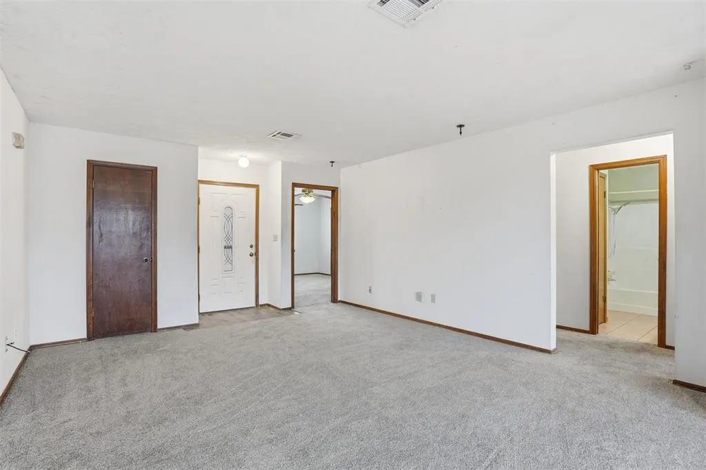 Photo 11 — 1009 Stewart Street, Altus, OK 73521