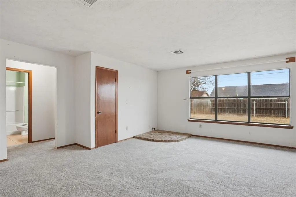 Photo 12 — 1009 Stewart Street, Altus, OK 73521