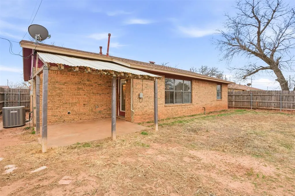 Photo 25 — 1009 Stewart Street, Altus, OK 73521