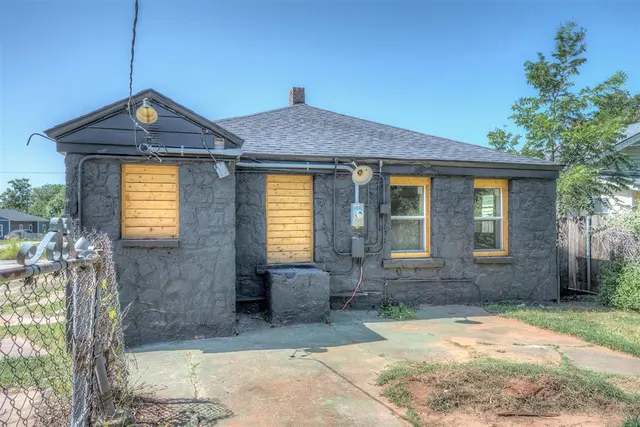 Photo 8 — 1421 NE 8th Street, Oklahoma City, OK 73117