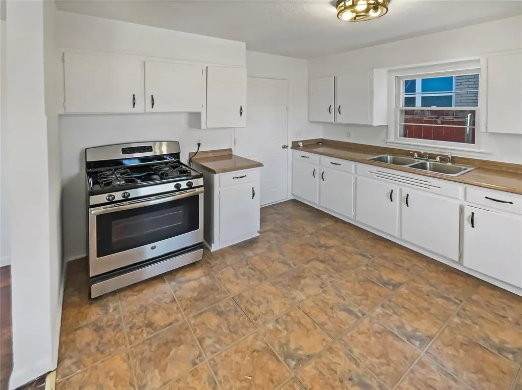 Photo 2 — 4621 W Park Place, Oklahoma City, OK 73127