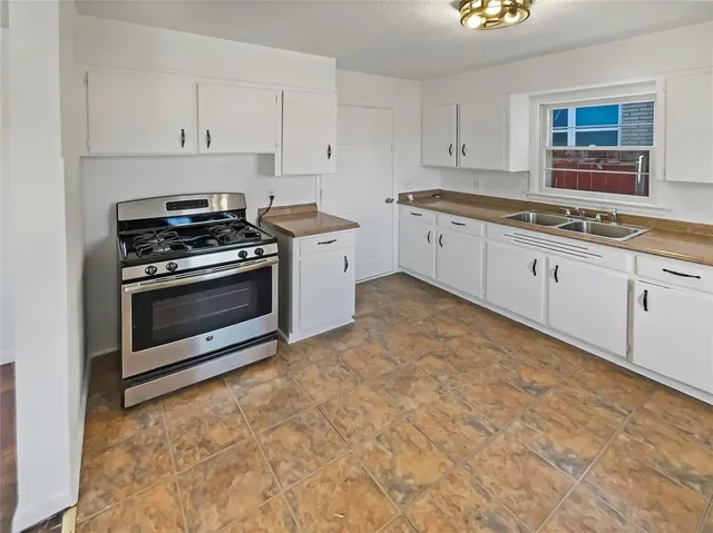 Photo 2 — 4621 W Park Place, Oklahoma City, OK 73127
