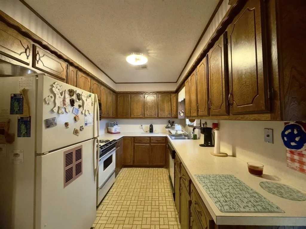 Photo 11 — 814 N Oklahoma Avenue, Mangum, OK 73554