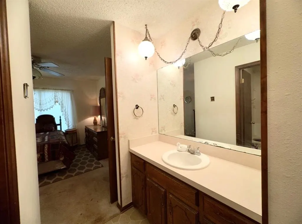 Photo 18 — 814 N Oklahoma Avenue, Mangum, OK 73554
