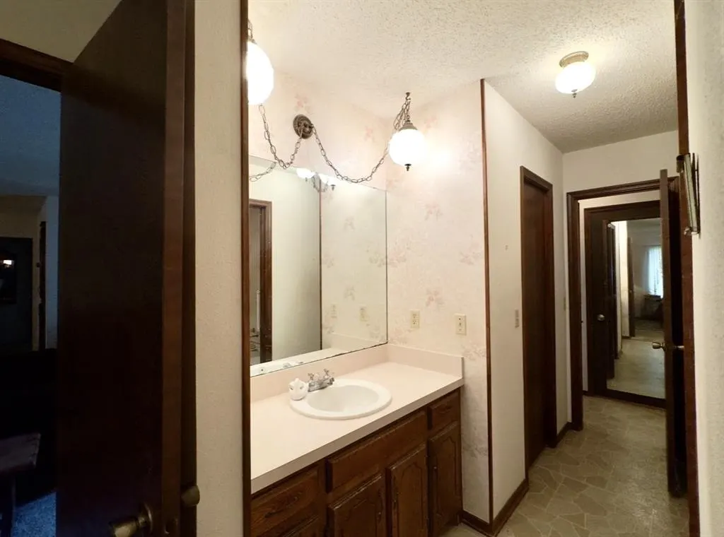 Photo 19 — 814 N Oklahoma Avenue, Mangum, OK 73554
