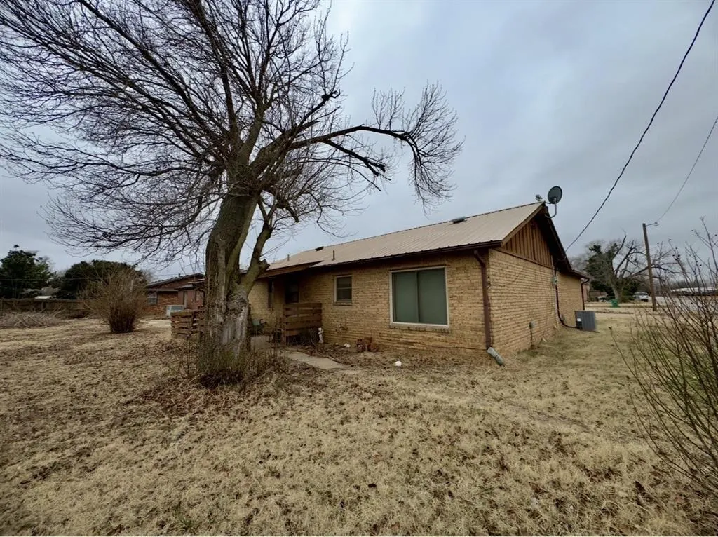 Photo 23 — 814 N Oklahoma Avenue, Mangum, OK 73554