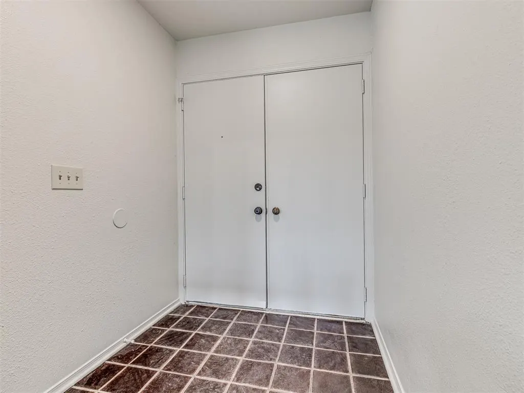 Photo 4 — 9822 Hefner Village Drive, Oklahoma City, OK 73162